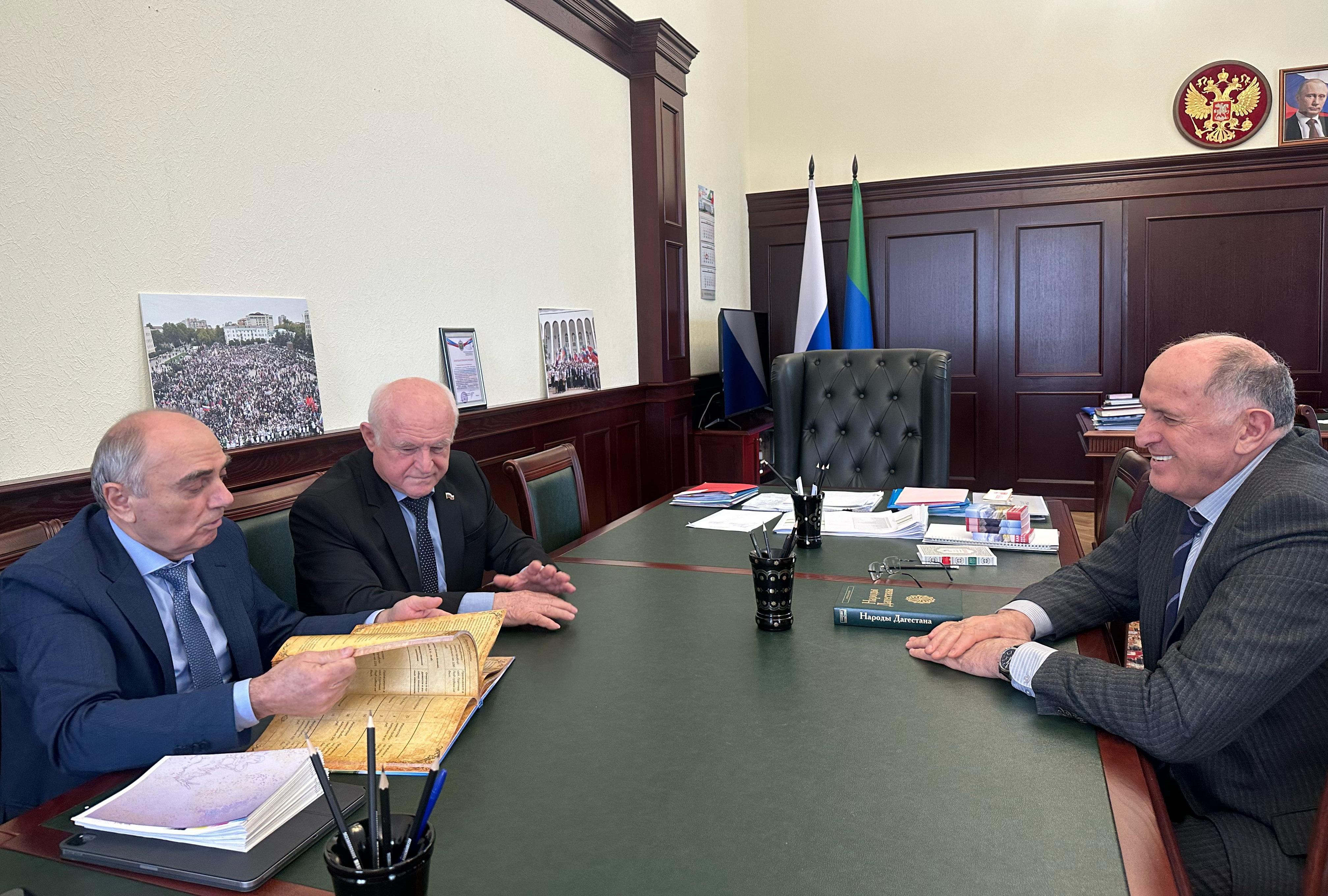 Абдулмуслим Абдулмуслимов встретился с руководителем издательского дома «Дагестан» Умаросманом Гаджиевым